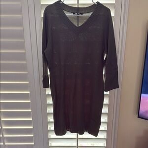 Liz Claiborne Gray Long Sleeve V-Neck Dress